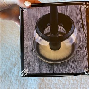 Makeup brush cleaner